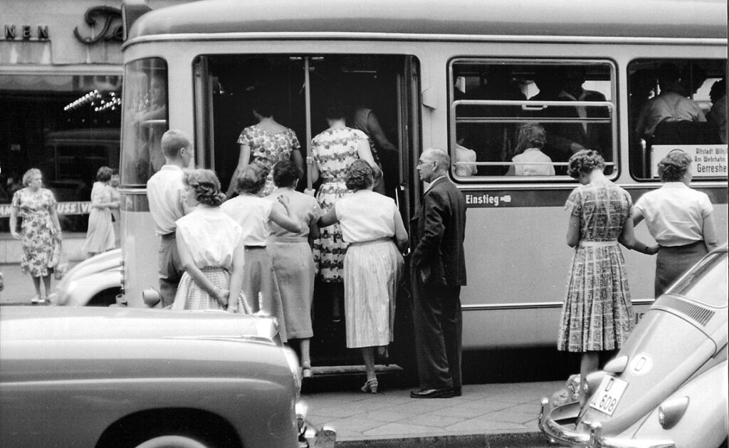 Haltestelle Schadowstraße in den 1960er Jahren (Bild: Stadtarchiv Düsseldorf)