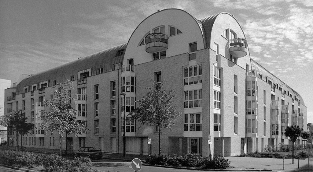 Das »Tonnendachhaus«, Symbol des genossenschaftlichen Wohnungsbaus der BWB auf dem Weg in die Zukunft.